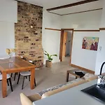1920S Classic Cozy 2-Bedroom Villa Apartment In Parnell